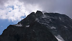 Wellenkuppe 3903 m, přej něj se jde na Obergabelhorn (4063 m) z chaty Rothornhutte  