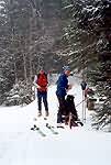 Obouváme lyže u rozcestí v Dolině Kežmarskej Bielej